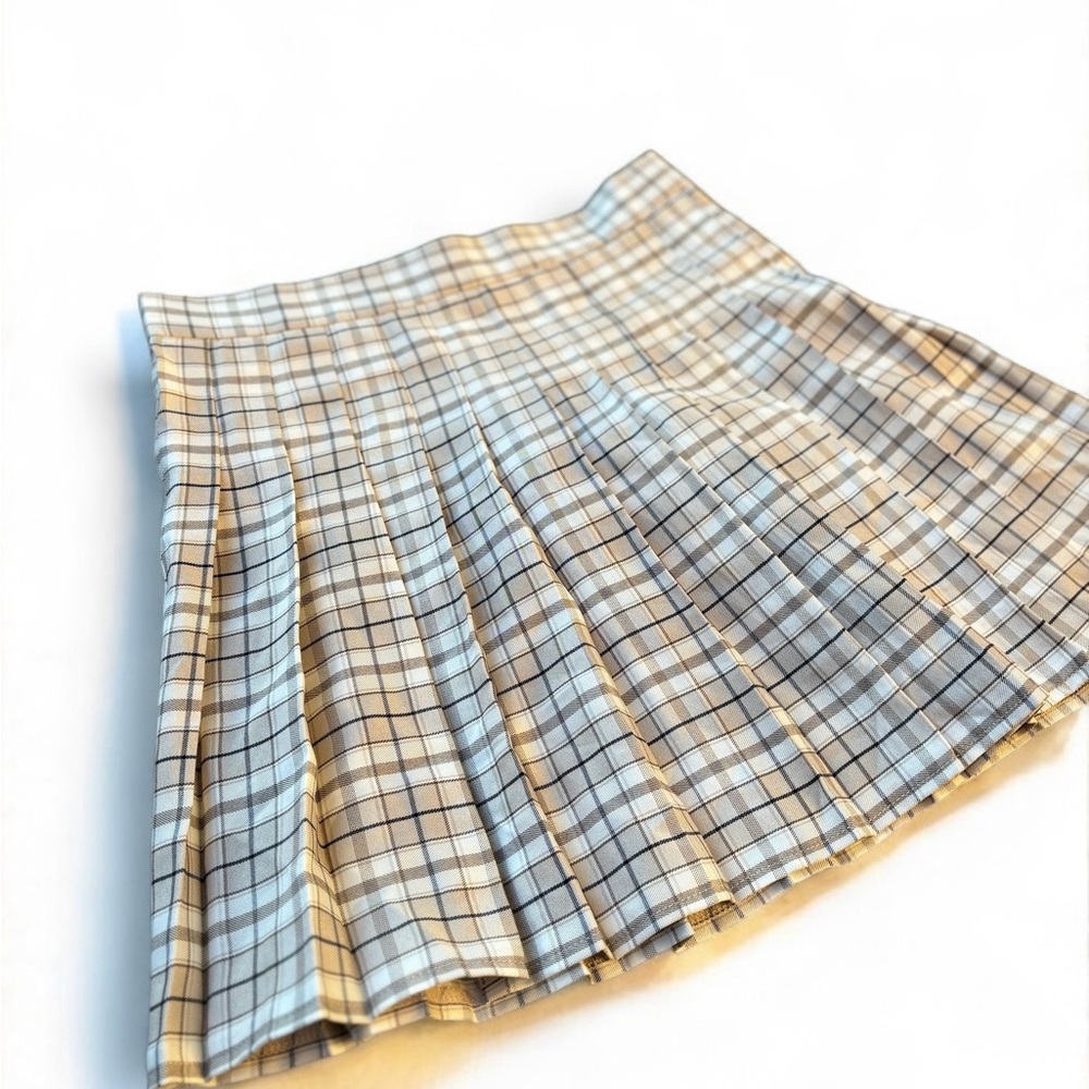 Plaid Pleated Skirt - Beige and Black